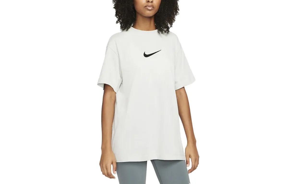 Nike T-Shirts Women's White Crew Neck Moderate Straight Fit