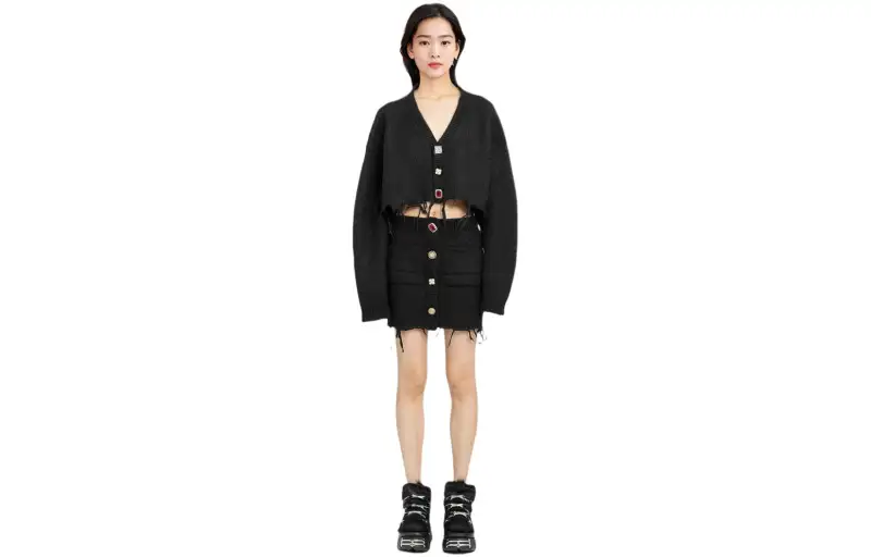 Vetements Knitwear Women's Black V Neck Moderate Cardigan
