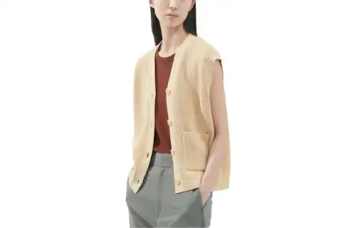 UNIQLO U Collection Knitwear Women's Cream V Neck Moderate Sleeveless