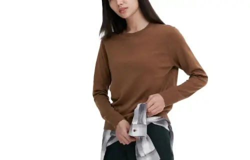UNIQLO Knitwear Women's Light Umber Crew Neck Moderate Base Layer