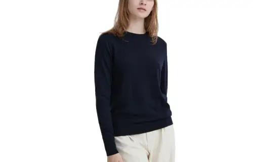 UNIQLO Knitwear Women's Navy Blue Crew Neck Moderate Base Layer