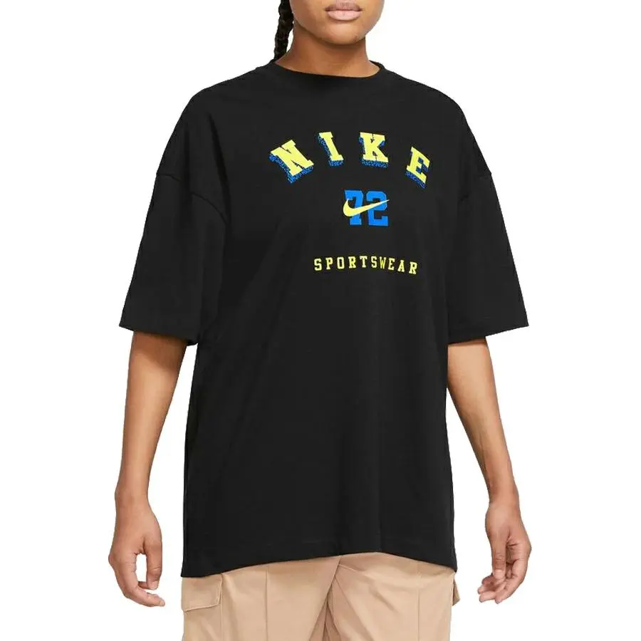 Nike T-Shirts Women's Black Crew Neck Moderate Straight Fit
