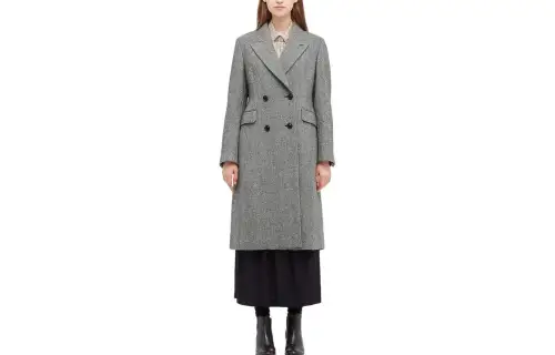 UNIQLO Coats Women's Black Lapel Moderate Straight Fit