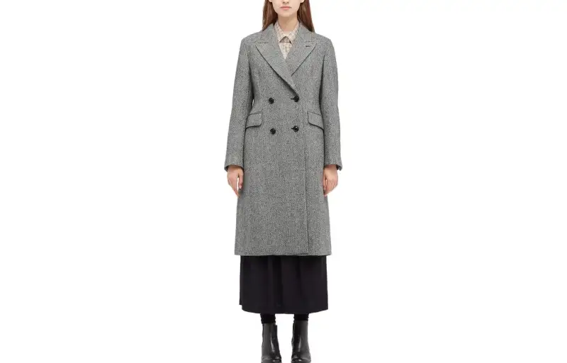 UNIQLO Coats Women's Black Lapel Moderate Straight Fit