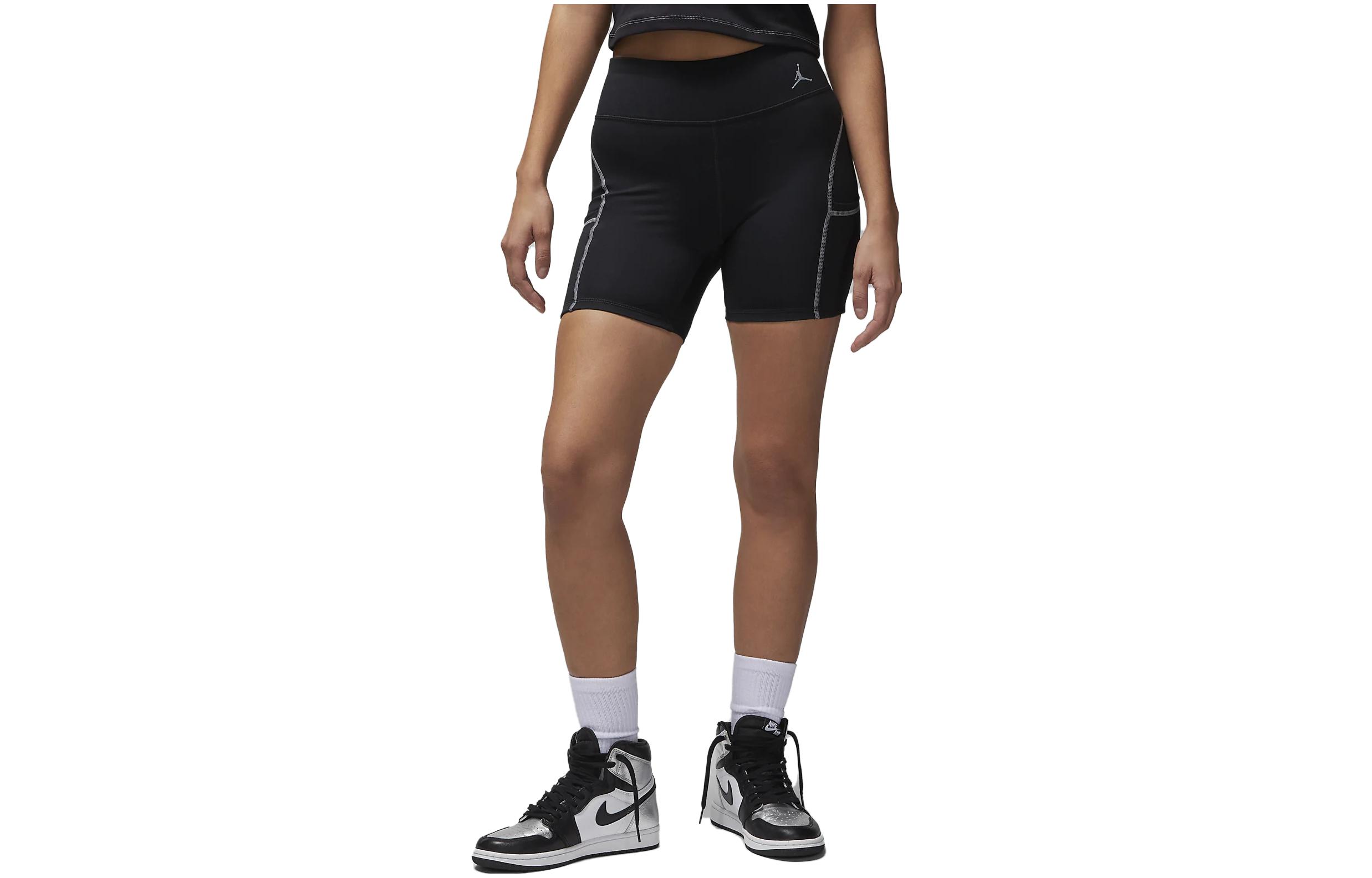Женские шорты Jordan Essential Shorts (черные)
