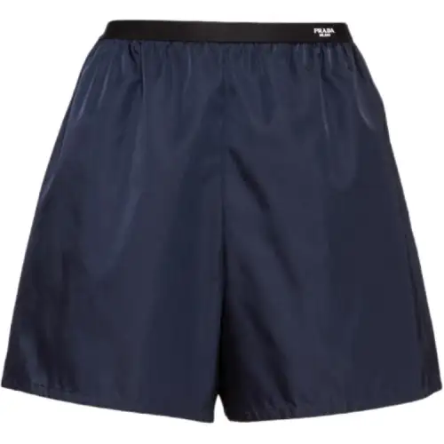 【Previous Season】Re-Nylon triangle-logo shorts