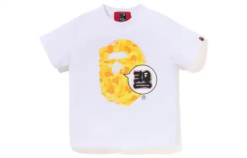 A BATHING APE Camouflage T-shirt, white children's human head, print, with short sleeve