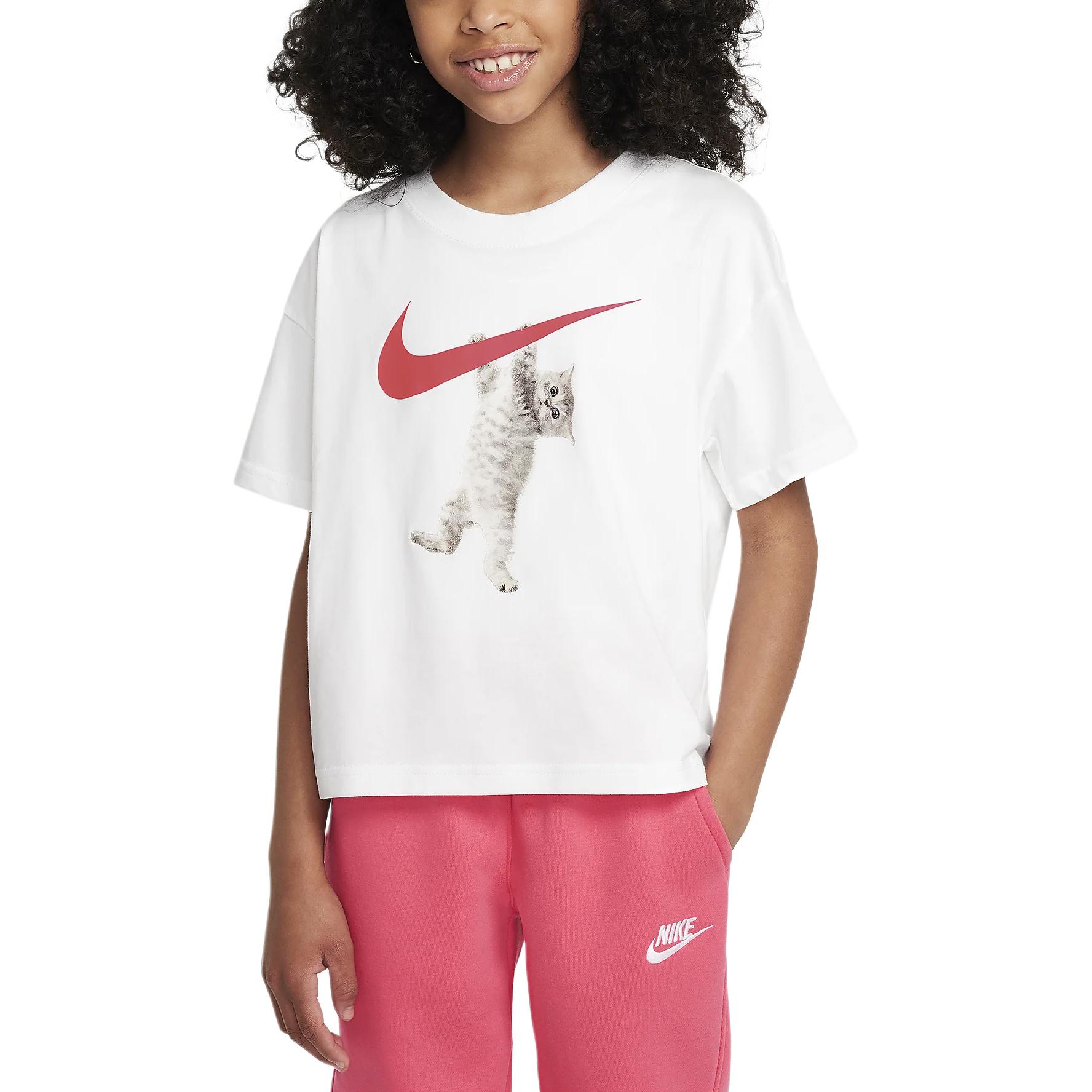 Женская футболка Nike Sportswear (белая)