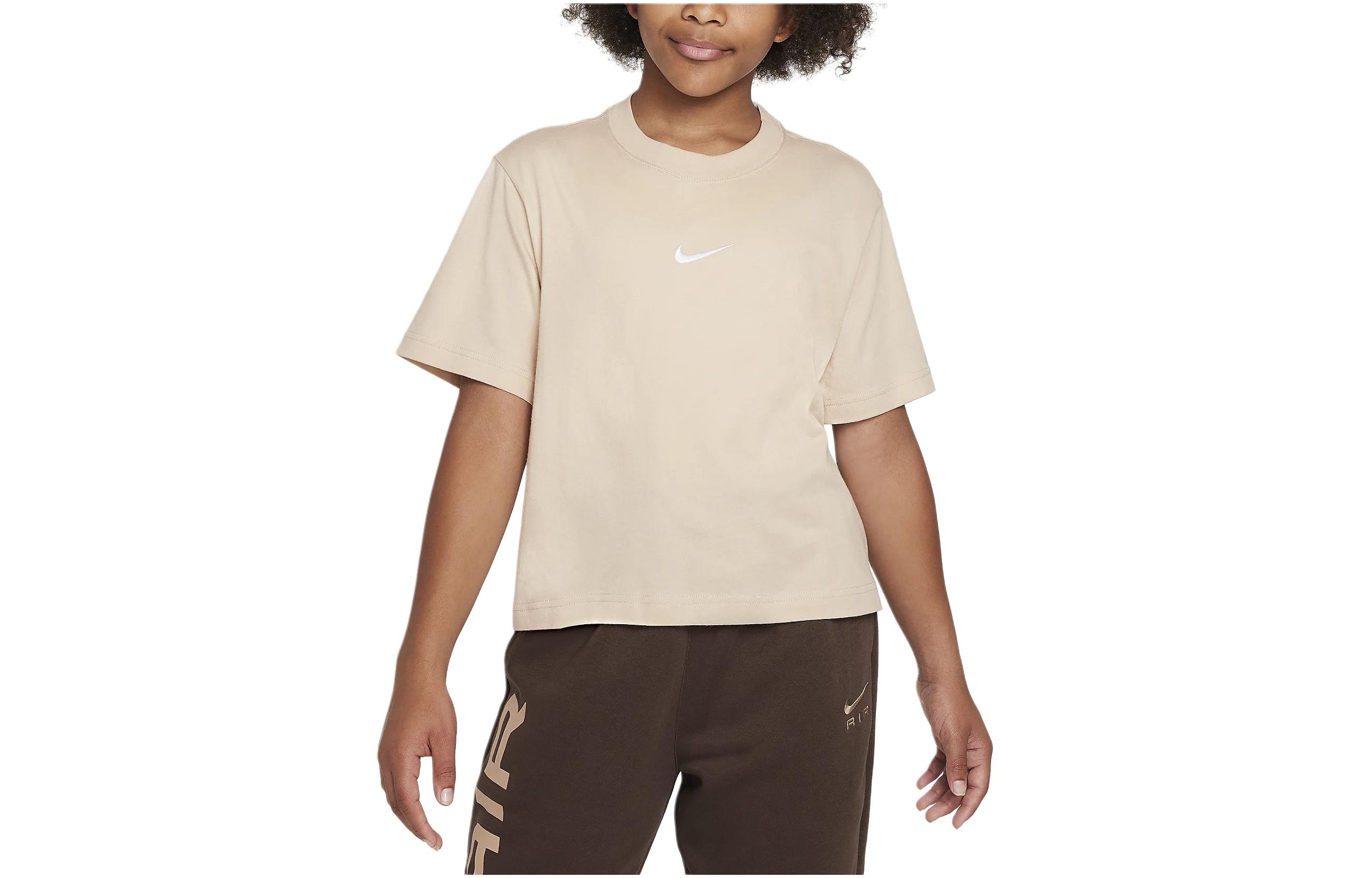 Женская футболка Nike Sportswear (белая)