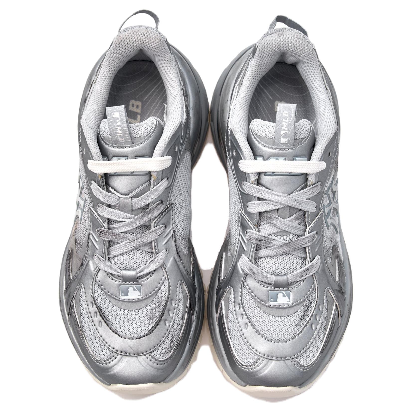 MLB New York Yankees Cushioning Slip Resistant Abrasion Resistant Breathable Low top Running Shoes Unisex Dark Silver