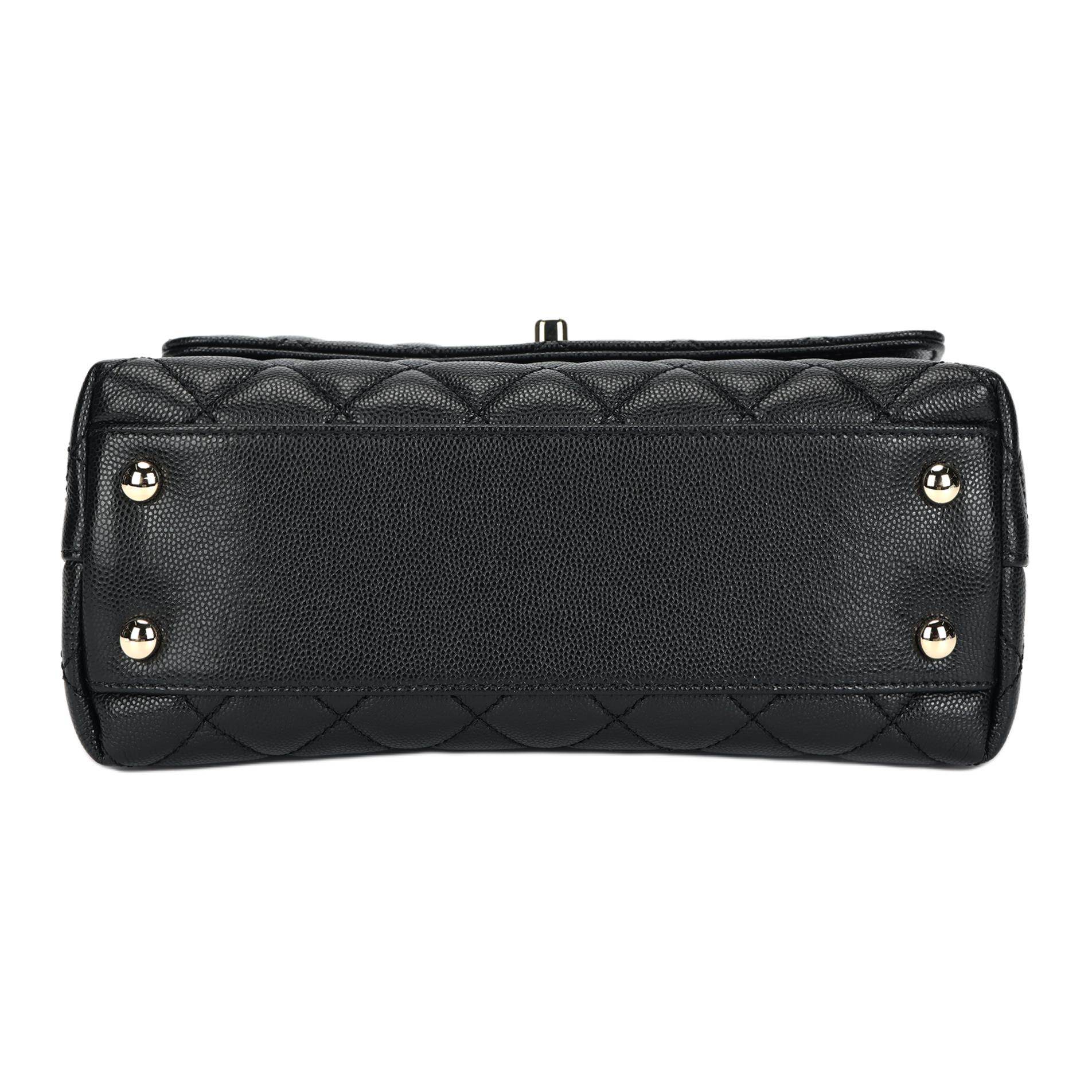 Женская сумка Chanel Coco Handle 22P (черная) — фото 4