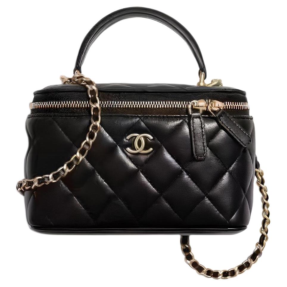 CHANEL Chanel, metal handle with diamond pattern, mirror, box sheepskin, black one-shoulder bag