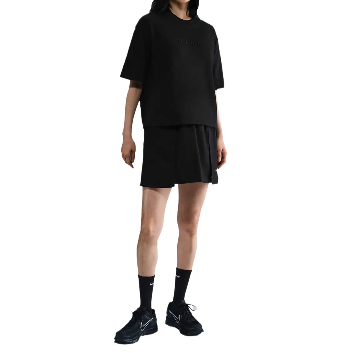 Nike T-Shirts Women's Black Crew Neck Moderate Straight Fit
