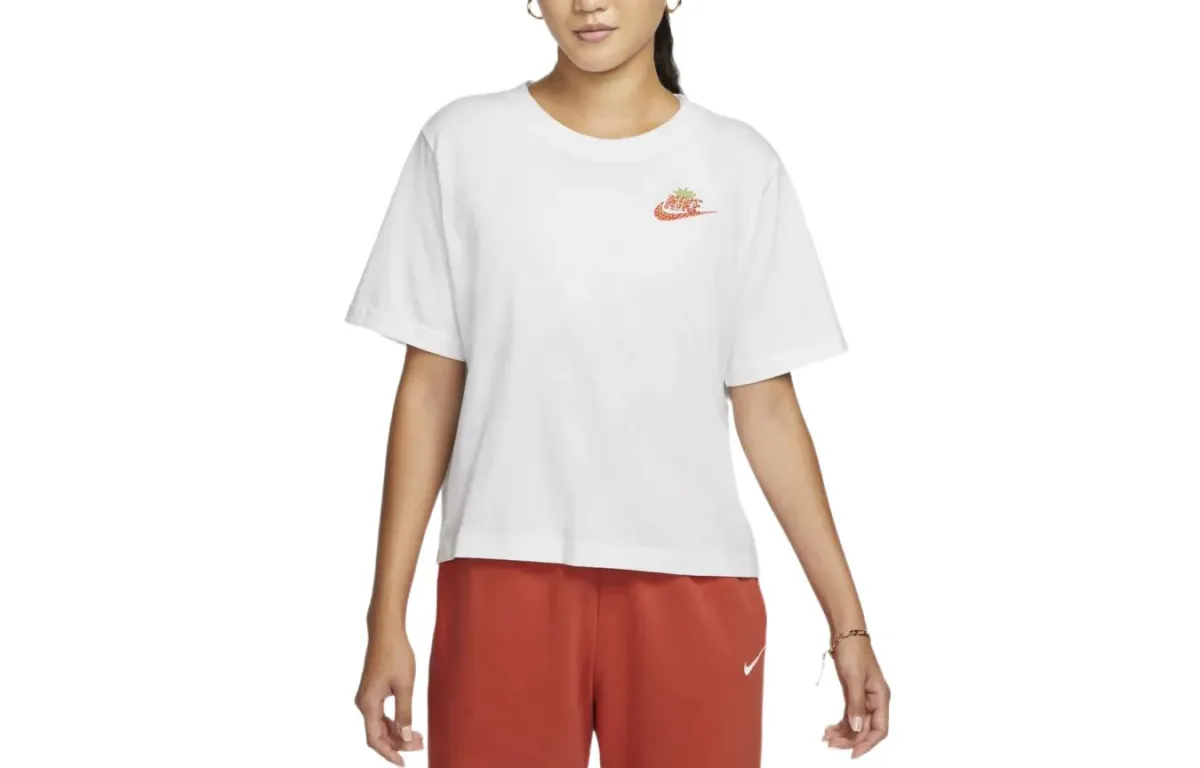 Nike T-Shirts Women's White Crew Neck Moderate Straight Fit