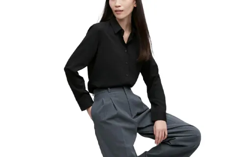 UNIQLO Shirts Women's Black Crew Neck Moderate Other