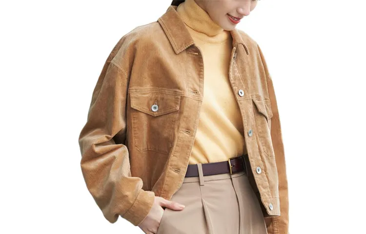 UNIQLO Cropped Coats Women's Dark Beige Crew Neck Moderate