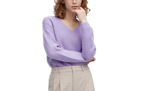UNIQLO Knitwear Women's Blue Purple V Neck Moderate Base Layer