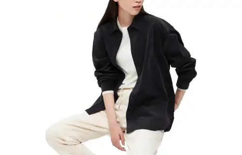 UNIQLO Shirts Women's Dark Gray Lapel Moderate Shirt