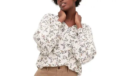 UNIQLO Shirts Women's Ivory V Neck Moderate Shirt