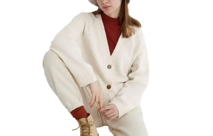 UNIQLO Knitwear Women's Ivory V Neck Moderate Cardigan