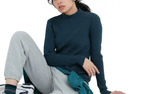 UNIQLO T Shirts Women's 59 Jasper Turtleneck Moderate Straight Fit