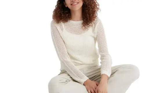 UNIQLO Knitwear Women's Ivory Crew Neck Thin Other