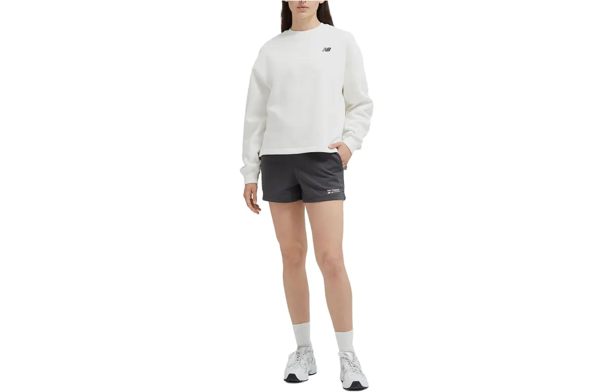 New Balance Sweatshirts Women's White Crew Neck Moderate Regular