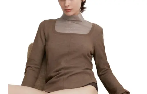 UNIQLO T Shirts Women's Chestnut Square Collar Moderate Straight Fit