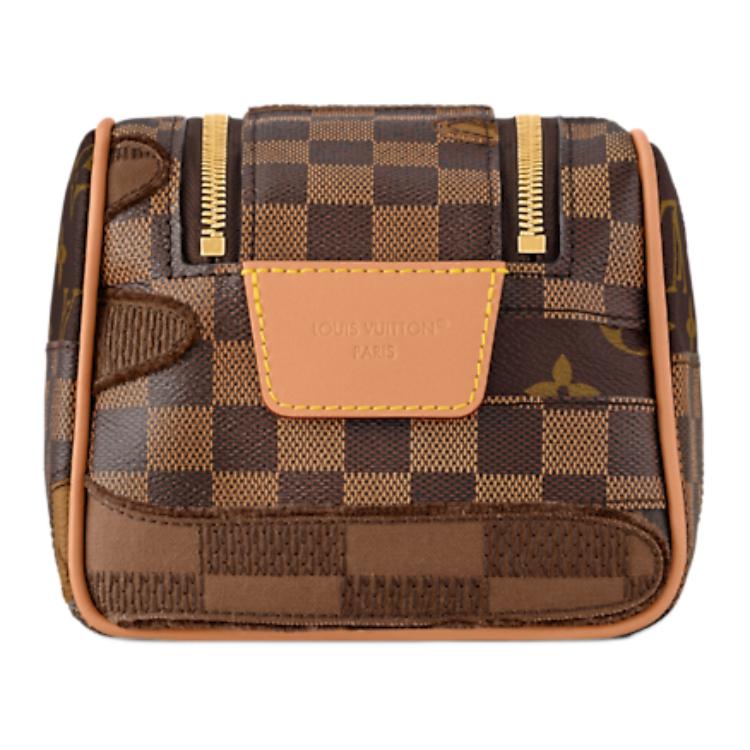 Мужская сумка Louis Vuitton LOUIS VUITTON x Nigo Dopp Kit Monogram Landscape (коричневая) — фото 4