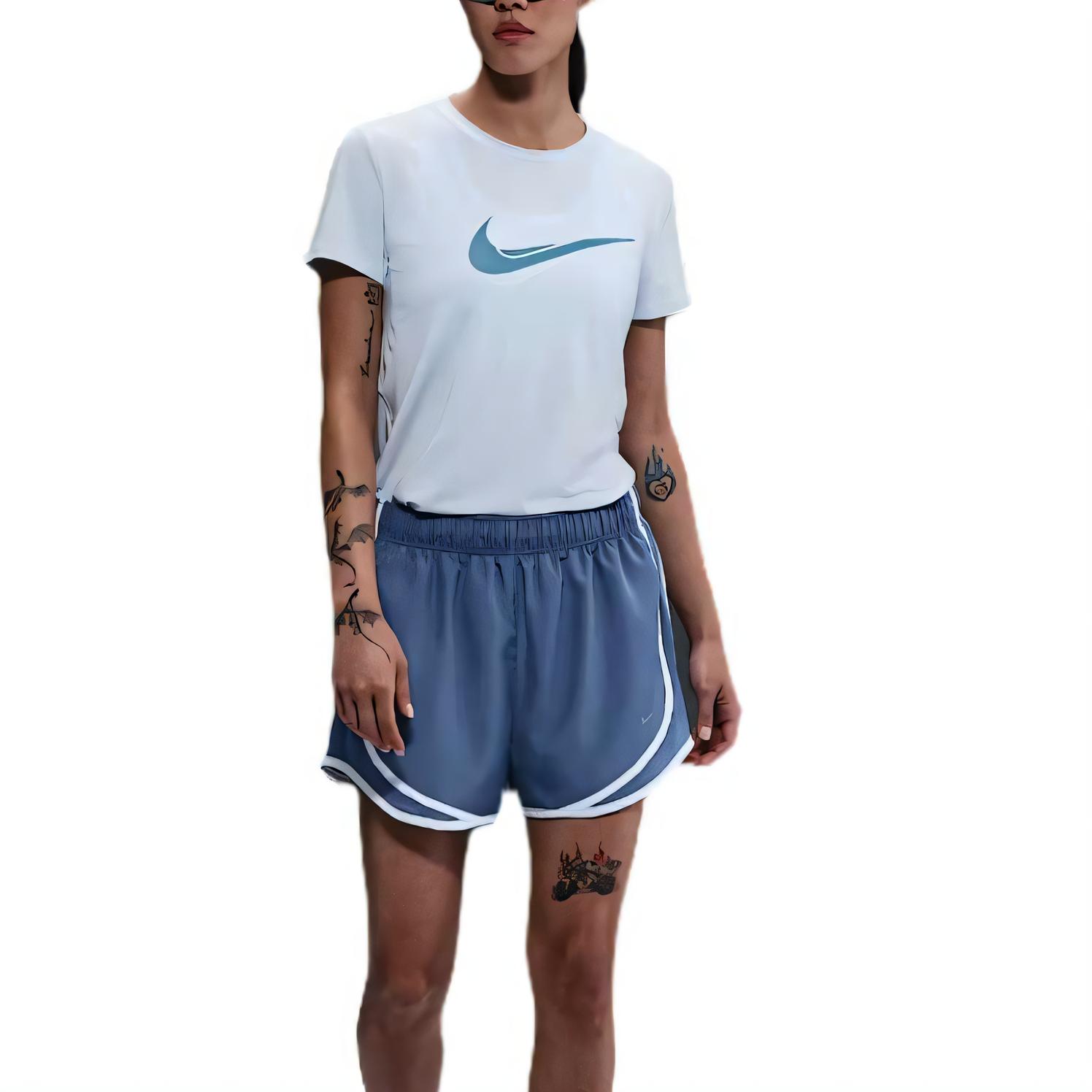 Женская футболка Nike Swoosh One (белая)