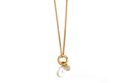 【Previous Season】pearl-detail logo-plaque necklace