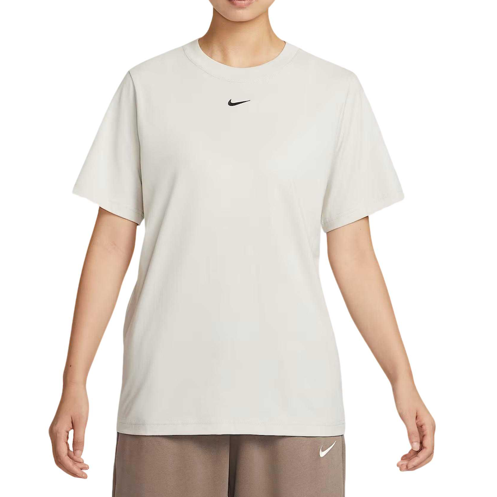 Женская футболка Nike Sportswear Однотонная (белая)
