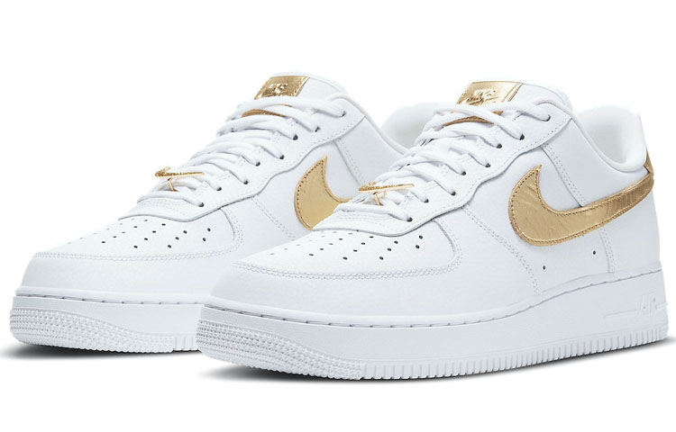 Мужские кроссовки Nike Air Force 1 (бело-золотые) — Белый / золотой — фото 3
