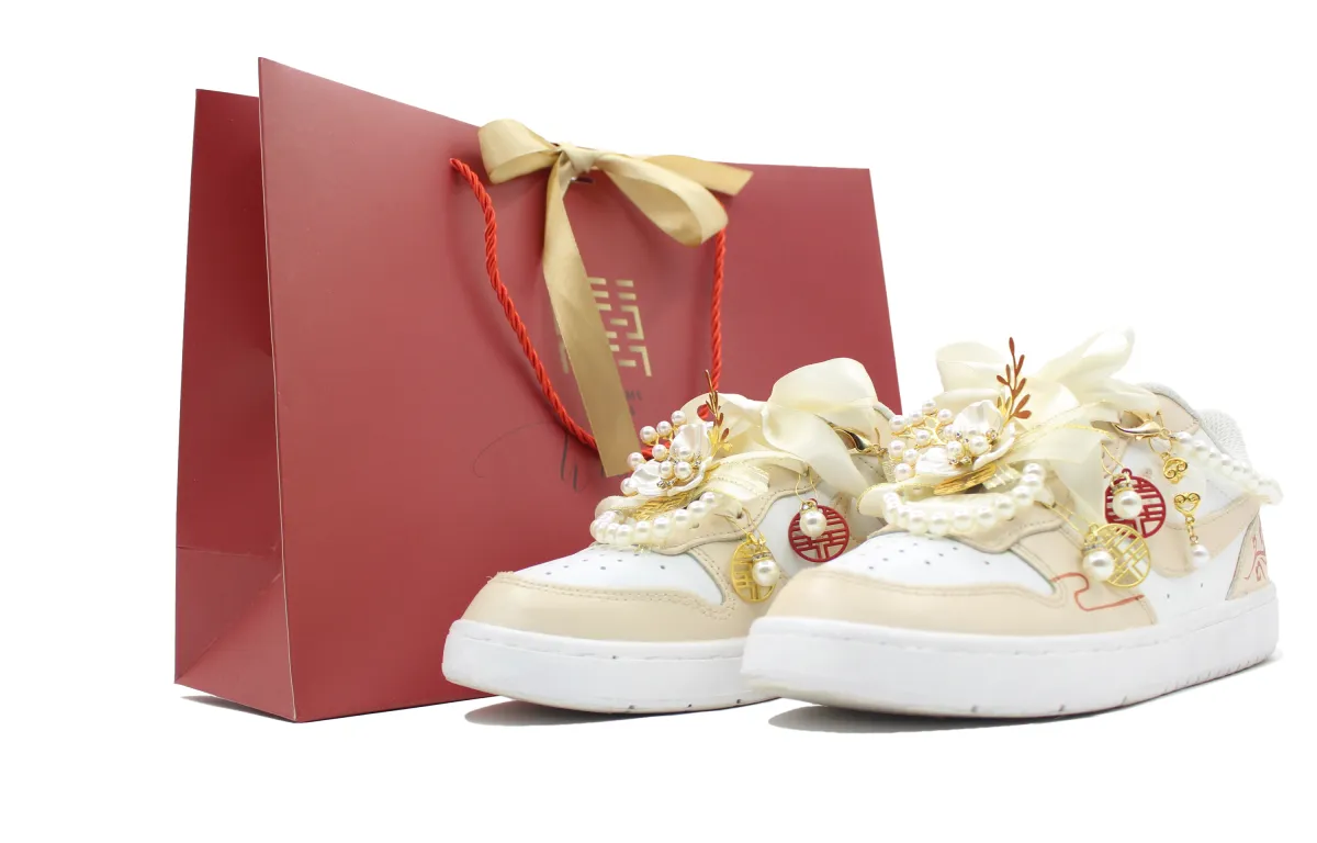 Nike Court Borough Eternal Union*2 Slip Resistant Abrasion Resistant Low top Skateboard Shoes Women's White Gold