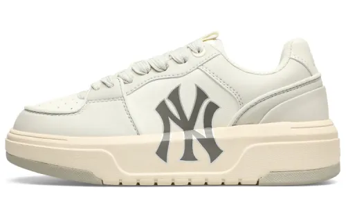 MLB Chunky Liner 24SS New York Yankees Slip Resistant Cushioning Breathable Low top Skateboard Shoes Unisex Ivory