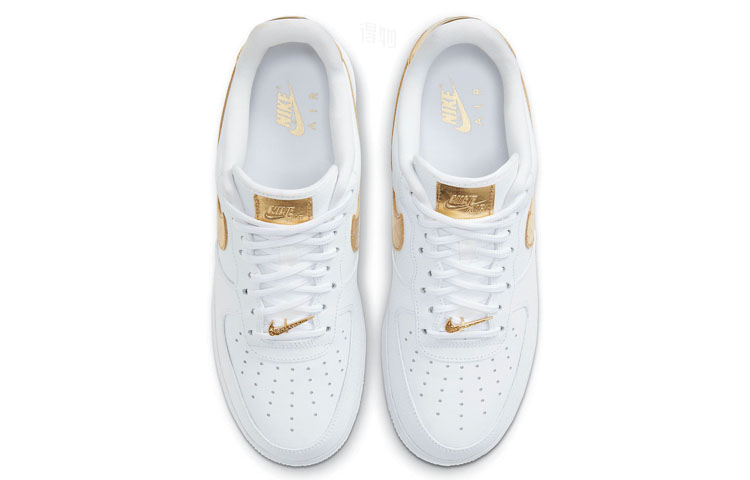 Мужские кроссовки Nike Air Force 1 (бело-золотые) — Белый / золотой — фото 4