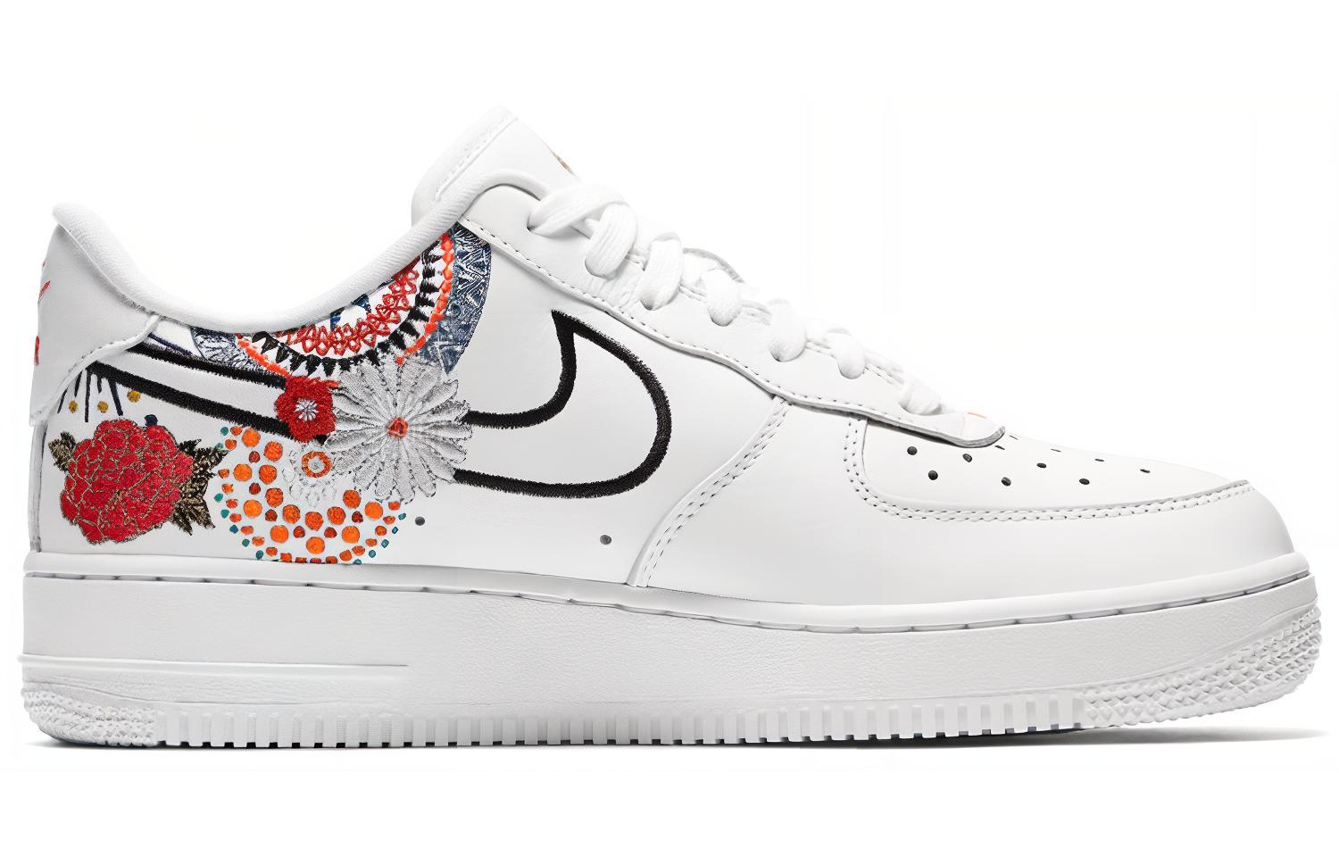 Женские кроссовки Nike Air Force 1 (белые) — 白/彩色 — фото 2