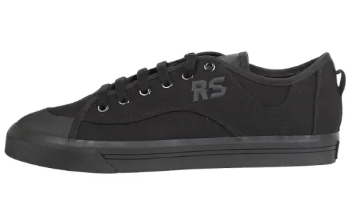 Spirit Raf Simons x Spirit Adidas Originals V