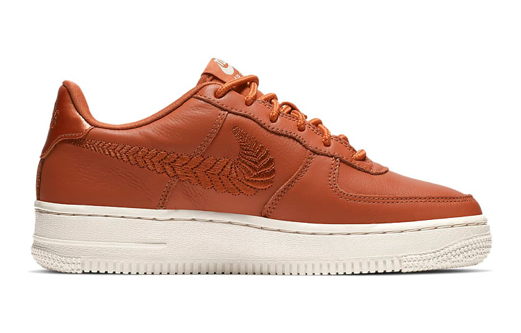 Женские кроссовки Nike Air Force 1 PRM EM (коричневый) — фото 2