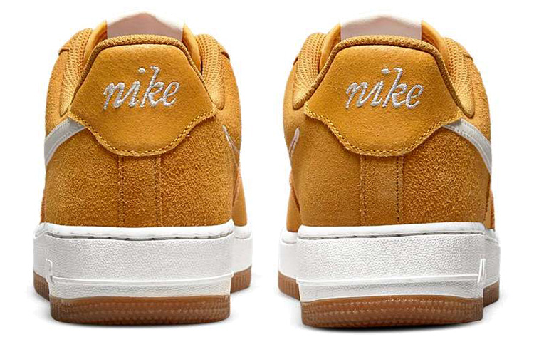 Женские кроссовки Nike Air Force 1 07 se "first use" (золотые) — фото 5