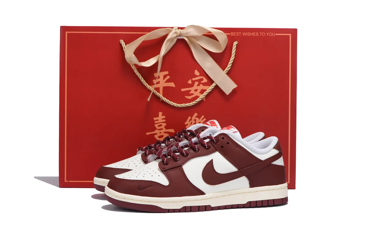 Nike Dunk Leather Coverage Slip Resistant Low top Skateboard Shoes Women's Red