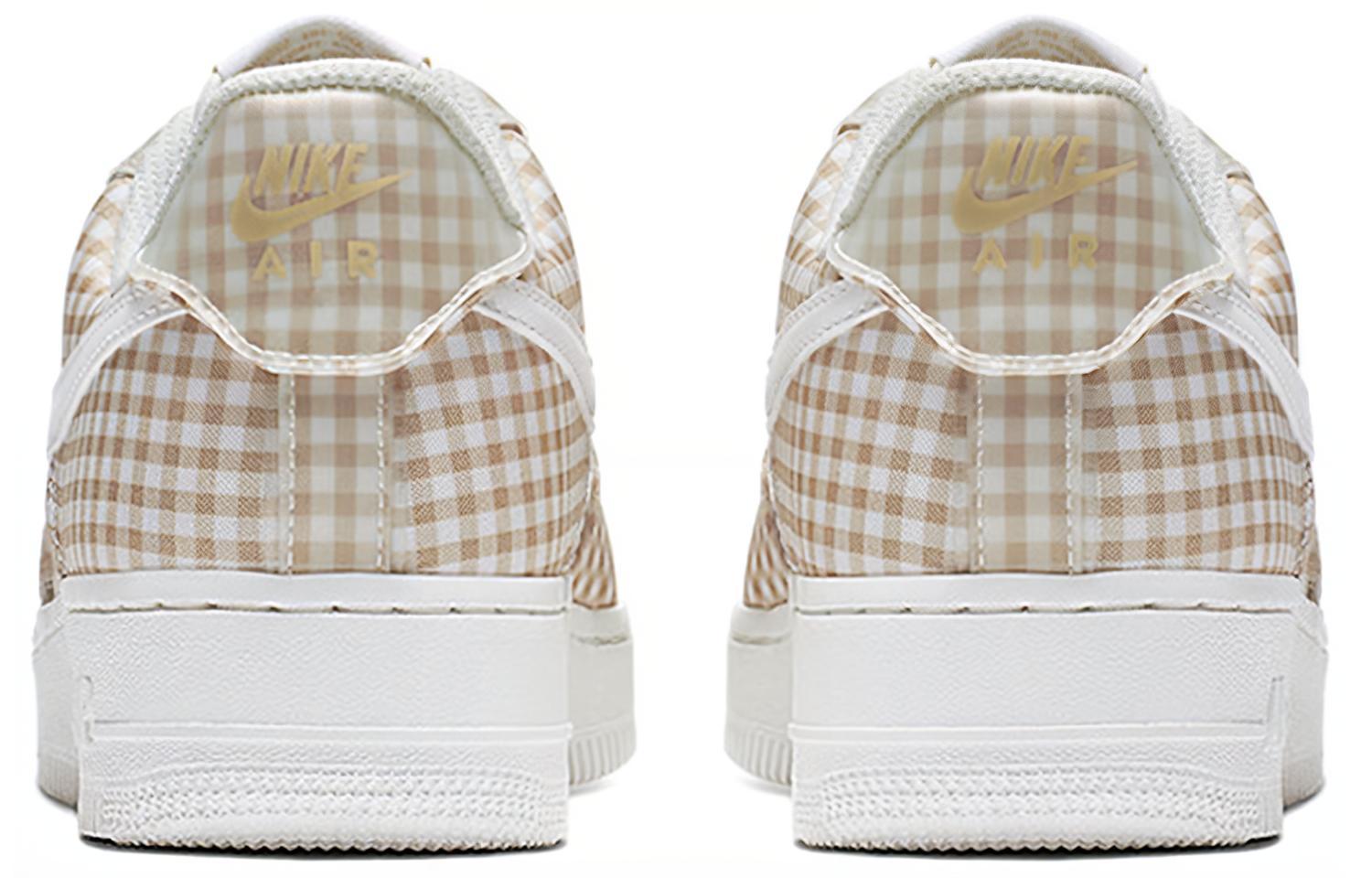 Женские кроссовки Nike Air Force 1 07 QS (бело-коричневые) — фото 4