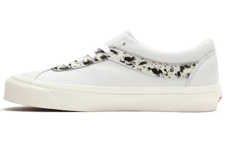 Vans Cushioning Abrasion Resistant Lightweight Breathable Low top Skateboard Shoes Unisex White