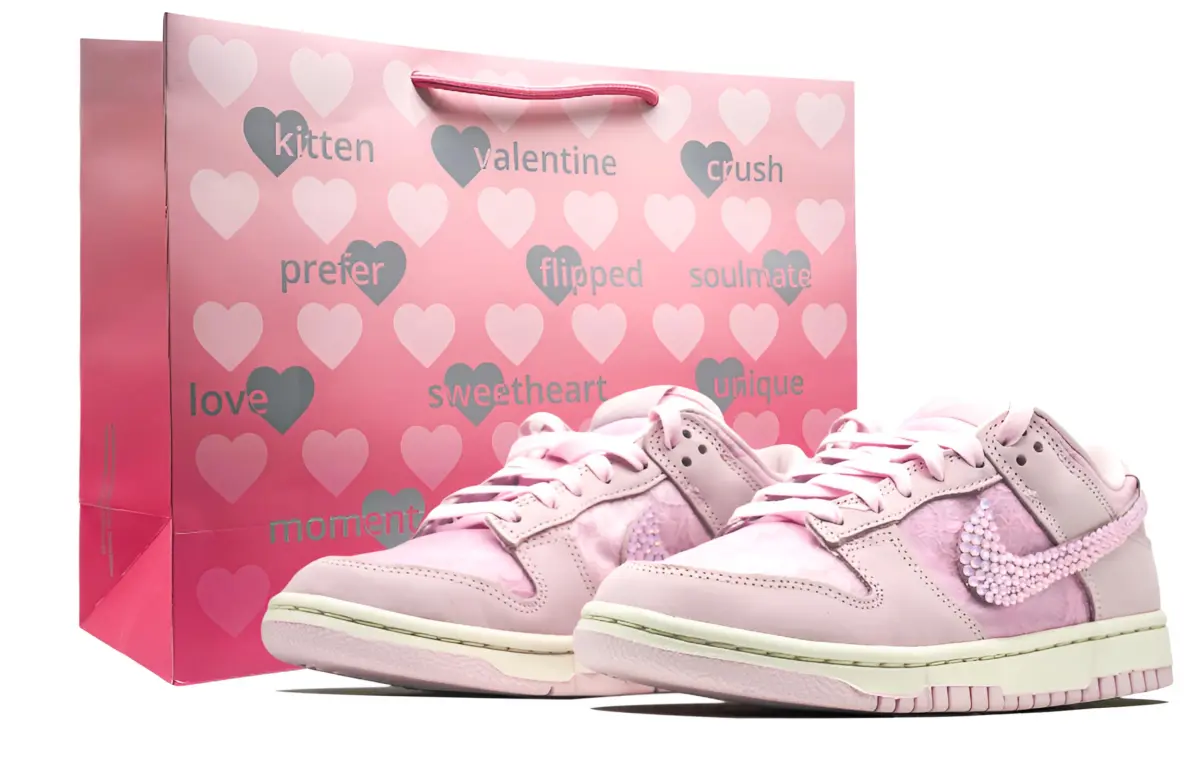 Nike Dunk Crimson Cherry Snow 2.0 Shopping Bag Abrasion Resistant Low top Skateboard Shoes Women's Pink Purple