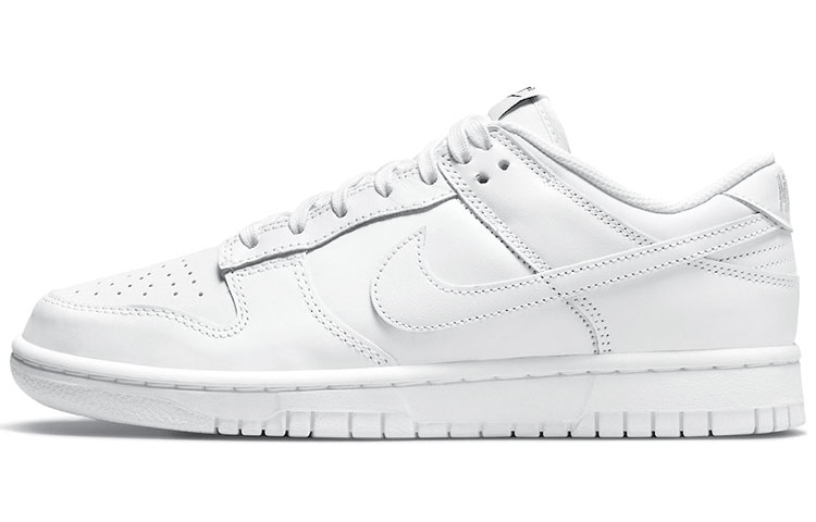 Женские кроссовки Nike Dunk triple white (белые)