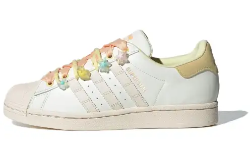 Adidas Originals SUPERSTAR Classic And Versatile Abrasion Resistant Low top Skateboard Shoes Women's White Yellow