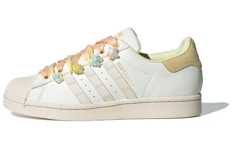 Adidas Originals SUPERSTAR Classic And Versatile Abrasion Resistant Low top Skateboard Shoes Women's White Yellow