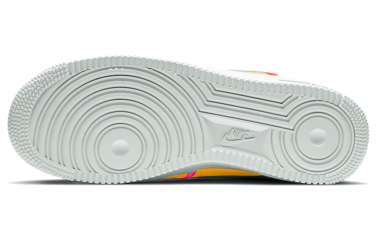 Женские кроссовки Nike Air Force 1 '07 LX (белыйоранжевый) — фото 6