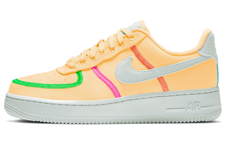 Женские кроссовки Nike Air Force 1 '07 LX (белыйоранжевый) — фото 1