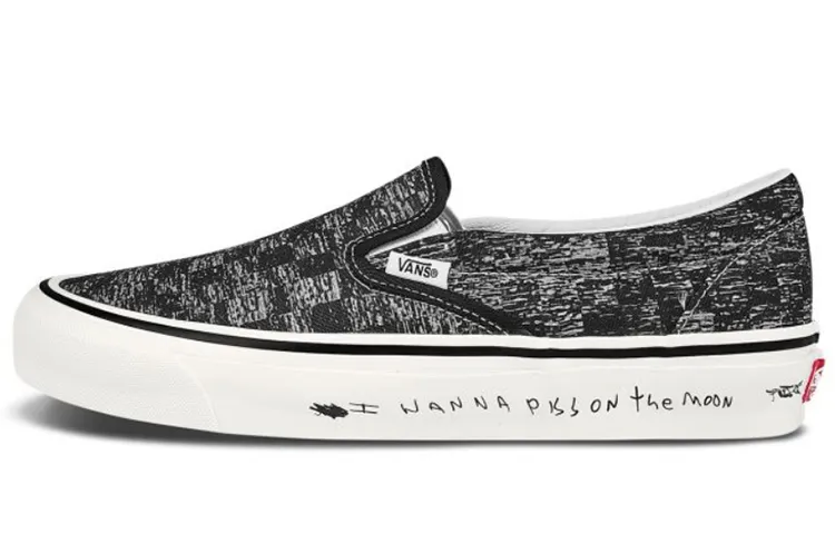 Slip-On Raised By Wolves x Slip-On Og Classic Vans Lx 'TV Static'